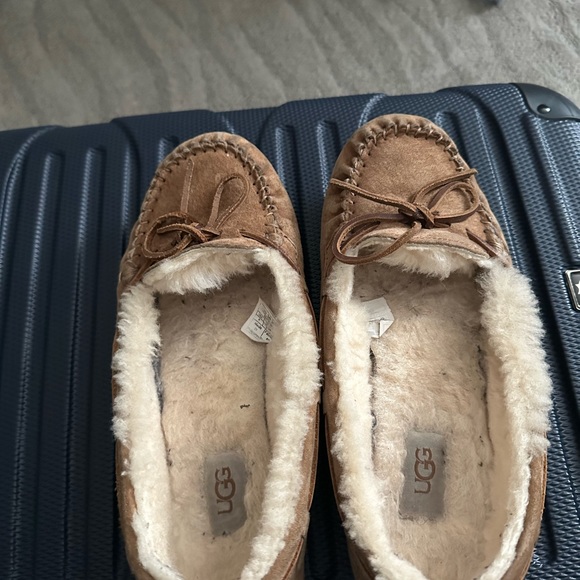 Ugg moccasins - Picture 4 of 5